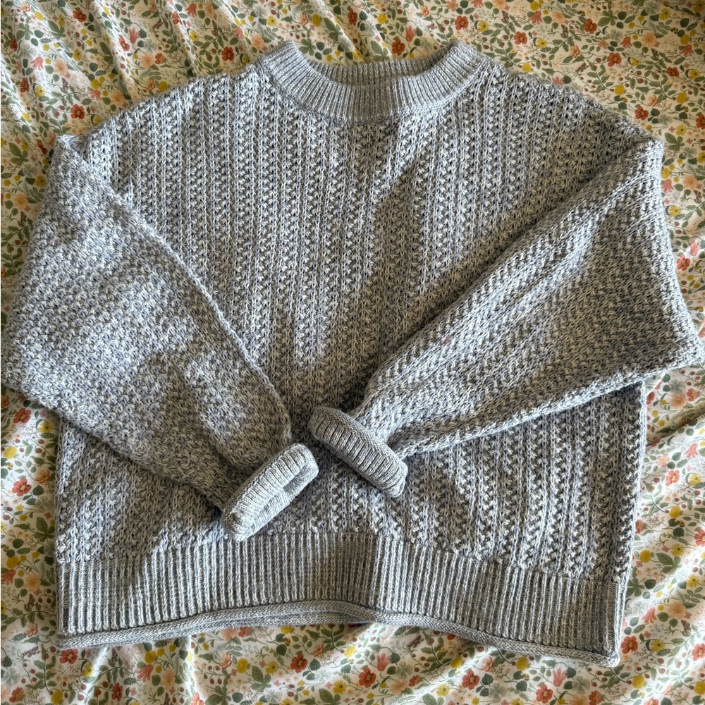 Universal Thread Gray Crew Neck Sweater with Textured Knit